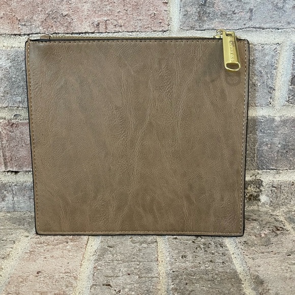 Steve Madden Other - Steve Madden Brown Sleek Design bag